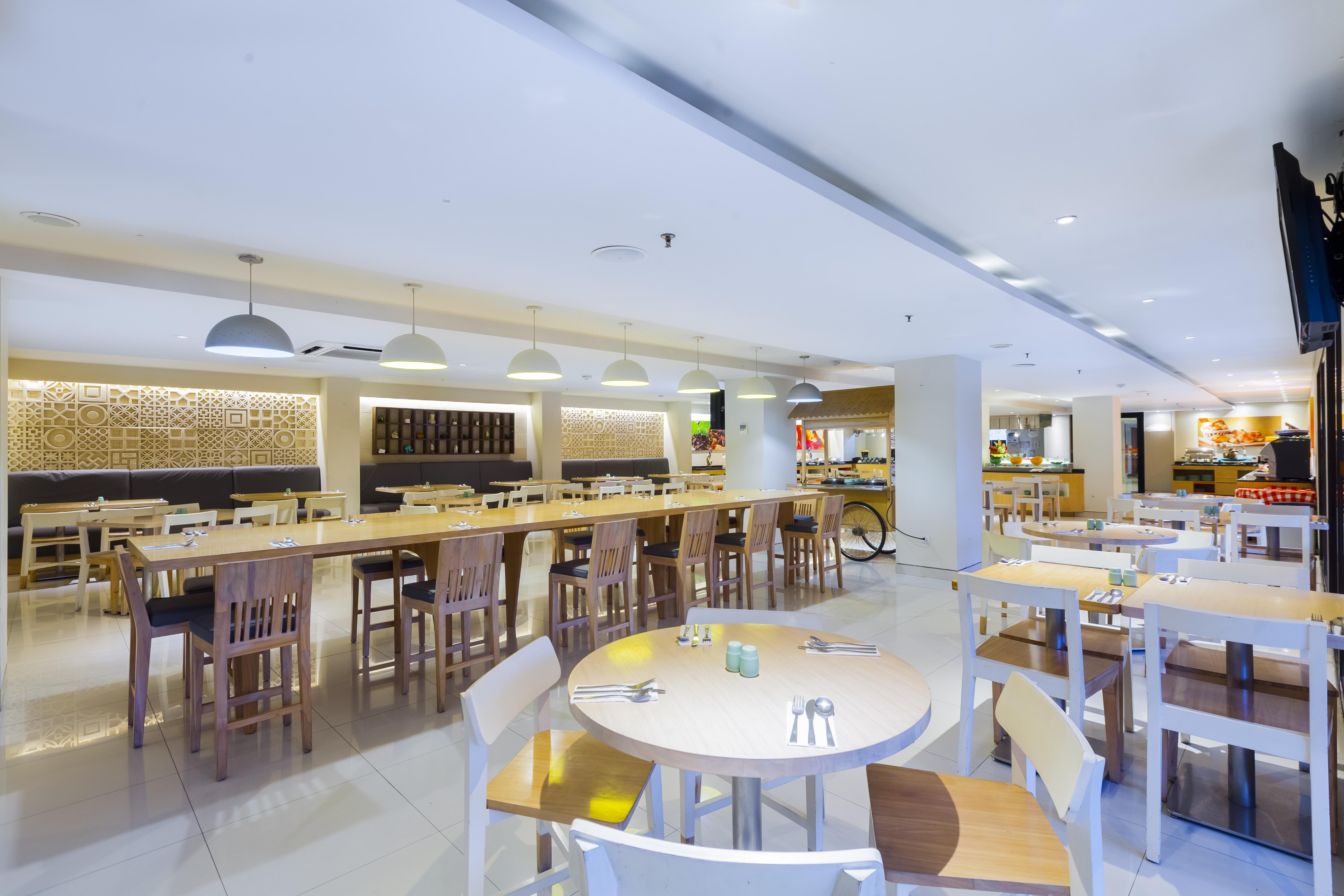 Harris Hotel Seminyak Exterior photo